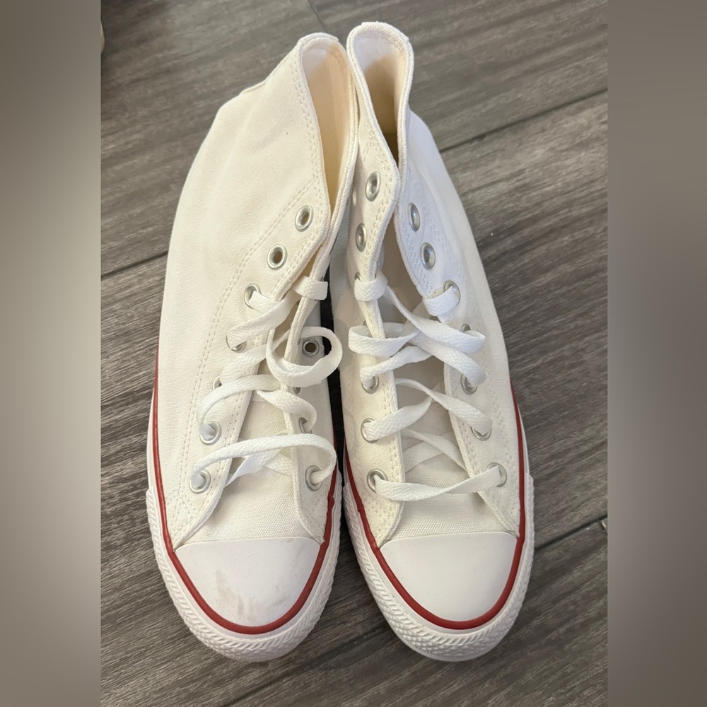 NEW White Converse Sneakers - Size 7.5
